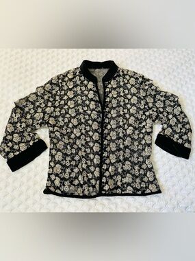 Black Floral Knit lace Women's Sweater - Elegant Black & White Design